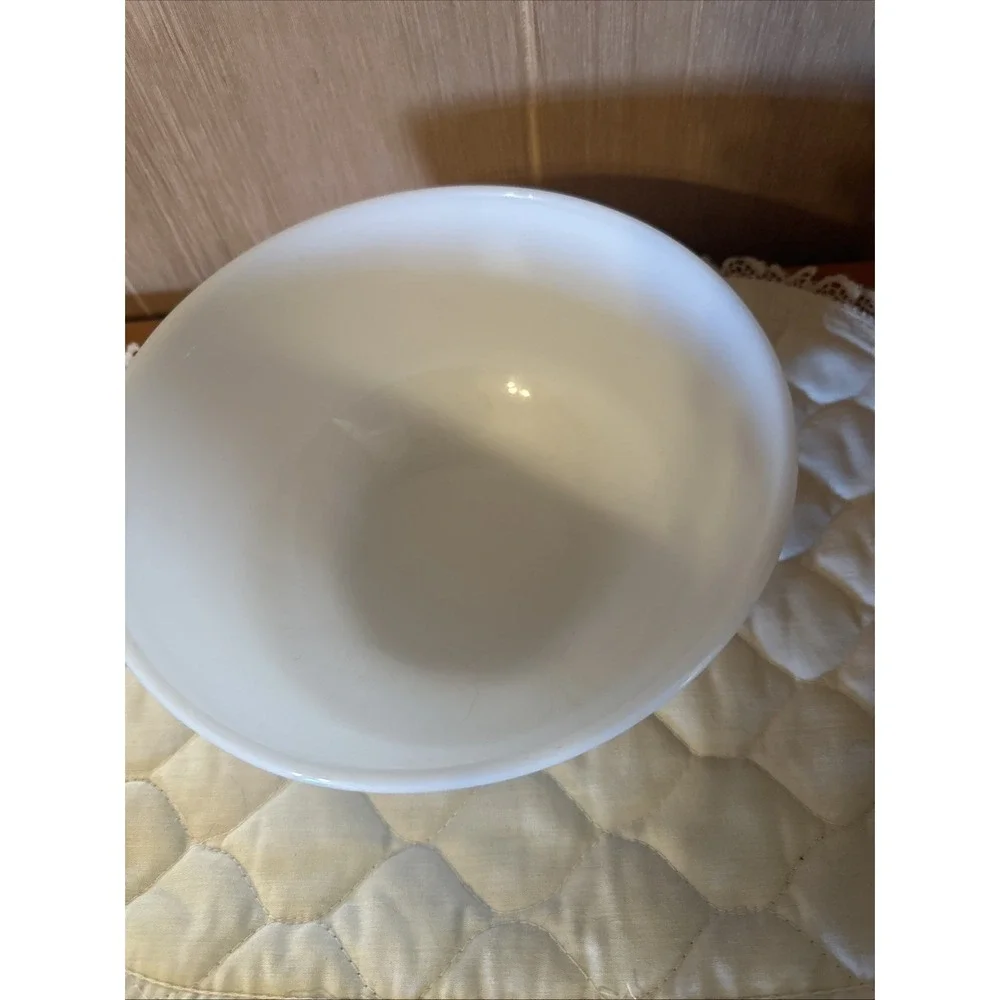 Vintage‎ Anchor Hocking Fire King Large milk glass bowl Oven Safe.